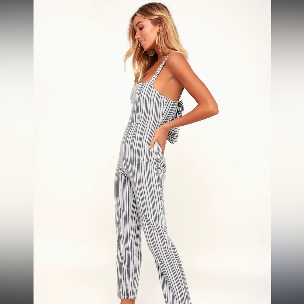 Amuse Society White & Gray Stripped Tie-Back Jumpsuit